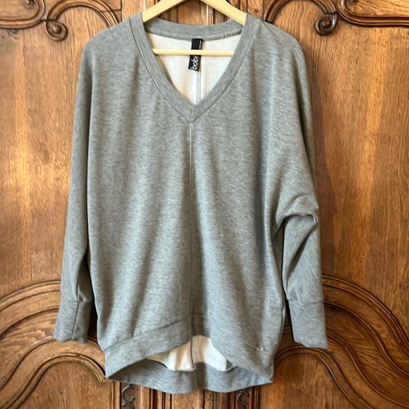 bobi Sweaters - Bobi Los Angelas Scoop V-Neck Sweater
